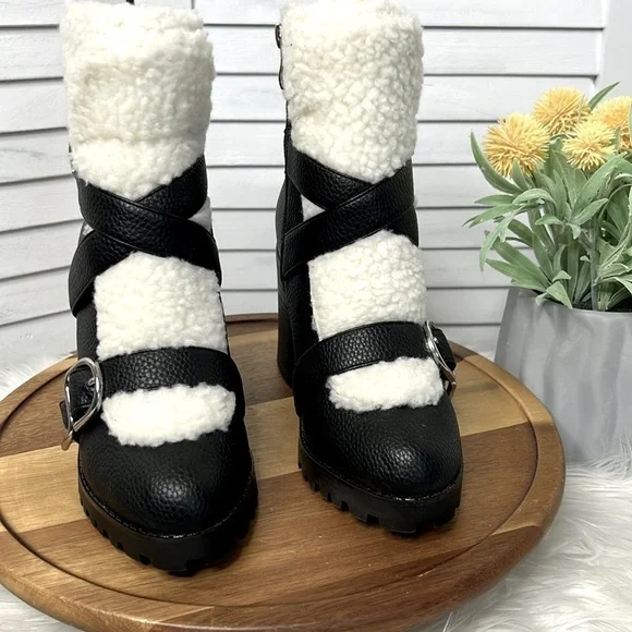 Black White Sherpa Chunky Treaded Sole Buckle Closure Lemon Drop PRIVILEGED 5.5 - Picture 3 of 11